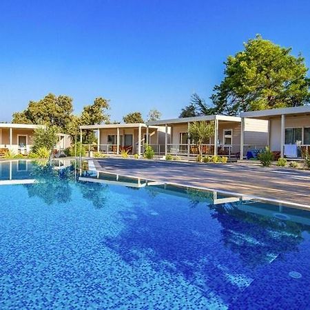 Mobile Home Mediteran Superior By The Pool In Caravan Park Strasko, 노바야 외부 사진