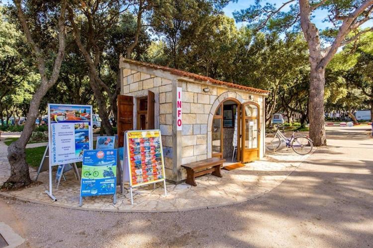 Mobile Home Mediteran Superior By The Pool In Caravan Park Strasko, 노바야 외부 사진