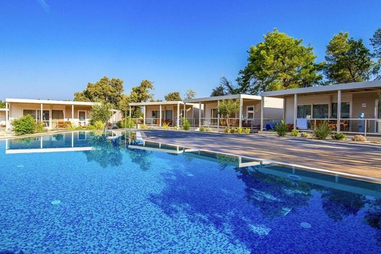 Mobile Home Mediteran Superior By The Pool In Caravan Park Strasko, 노바야 외부 사진