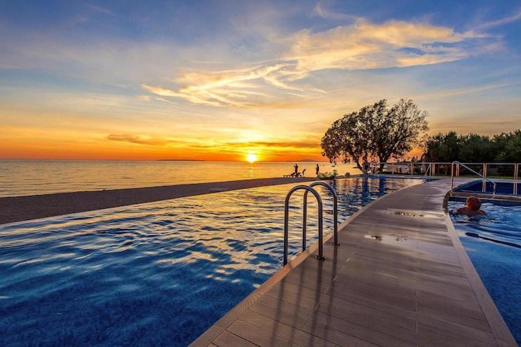Mobile Home Mediteran Superior By The Pool In Caravan Park Strasko, 노바야 외부 사진