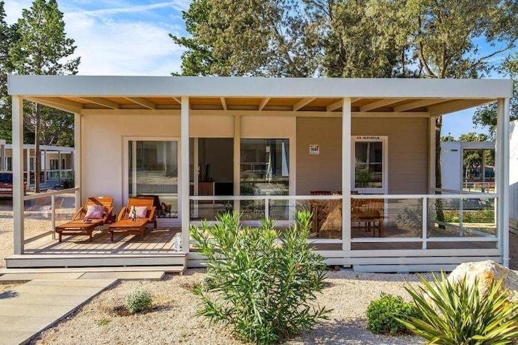 Mobile Home Mediteran Superior By The Pool In Caravan Park Strasko, 노바야 외부 사진