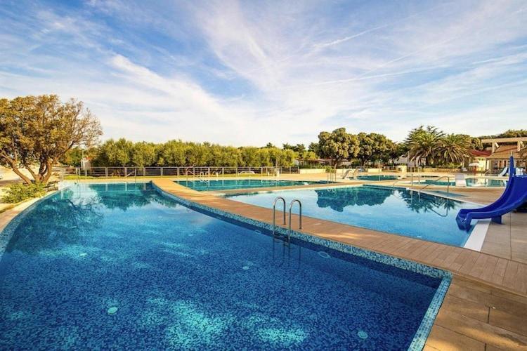 Mobile Home Mediteran Superior By The Pool In Caravan Park Strasko, 노바야 외부 사진