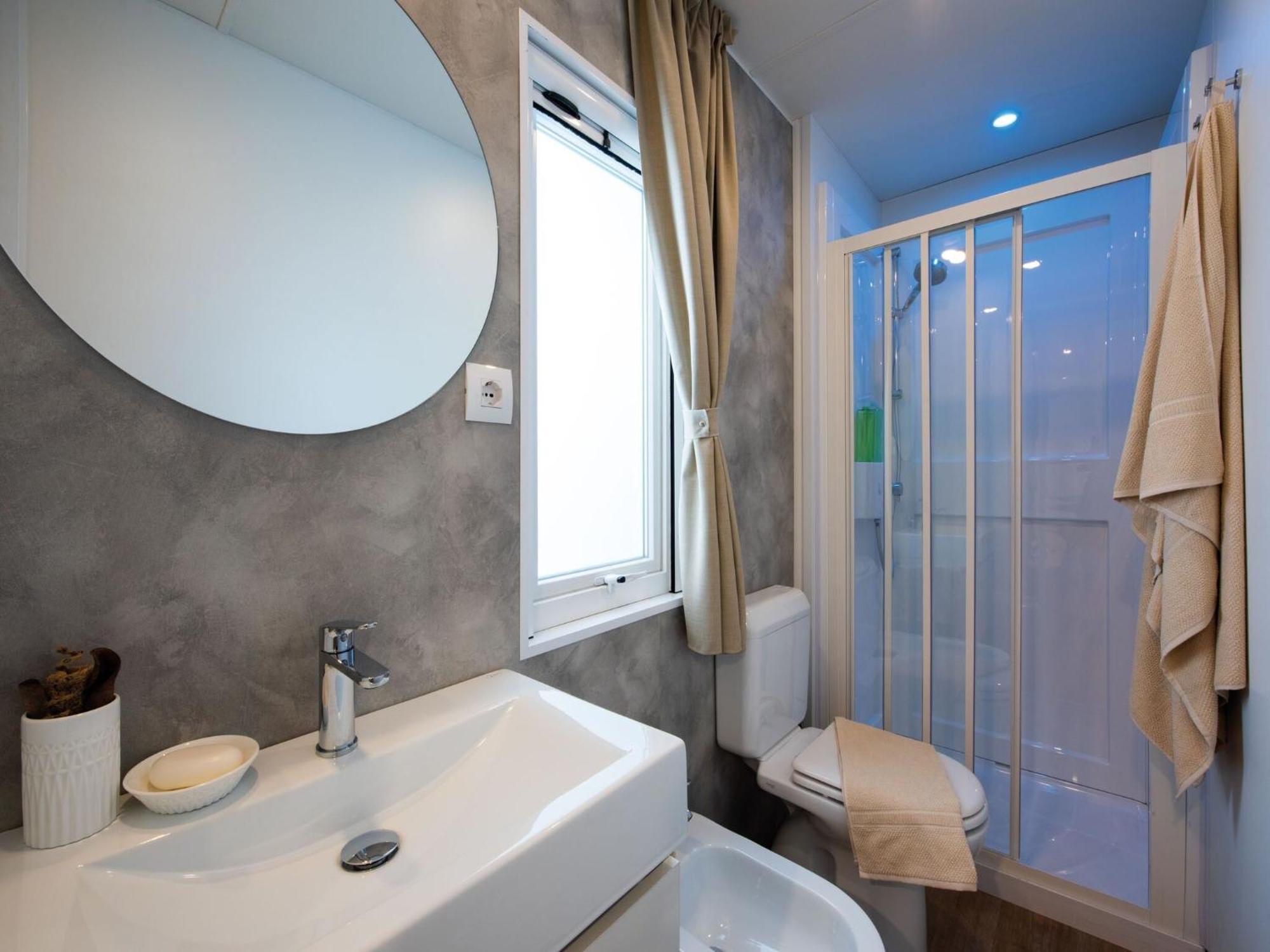 Mobile Home Mediteran Superior By The Pool In Caravan Park Strasko, 노바야 외부 사진