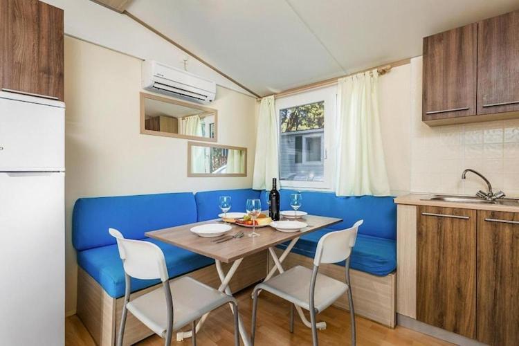 Mobile Home Mediteran Superior By The Pool In Caravan Park Strasko, 노바야 외부 사진