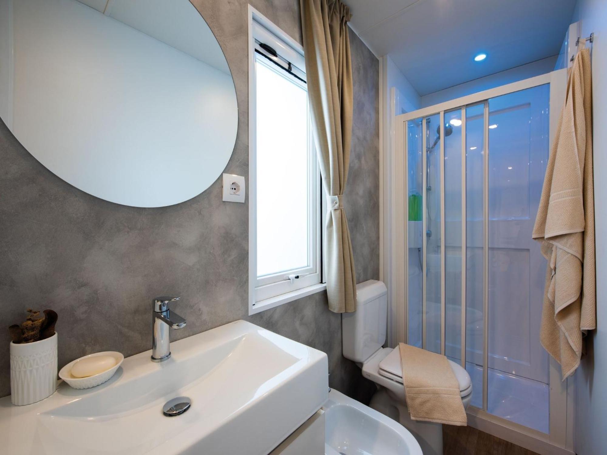 Mobile Home Mediteran Superior By The Pool In Caravan Park Strasko, 노바야 외부 사진