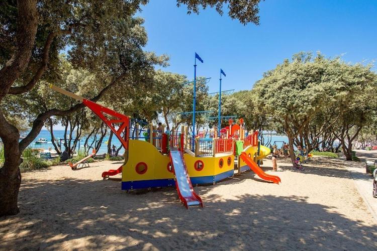 Mobile Home Mediteran Superior By The Pool In Caravan Park Strasko, 노바야 외부 사진