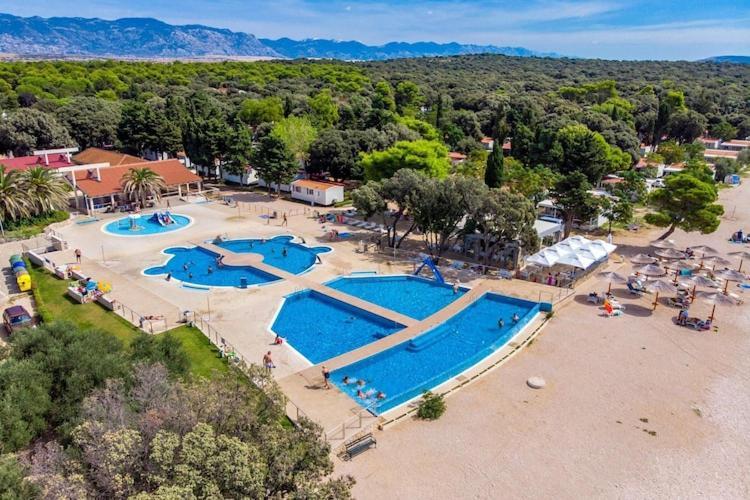 Mobile Home Mediteran Superior By The Pool In Caravan Park Strasko, 노바야 외부 사진