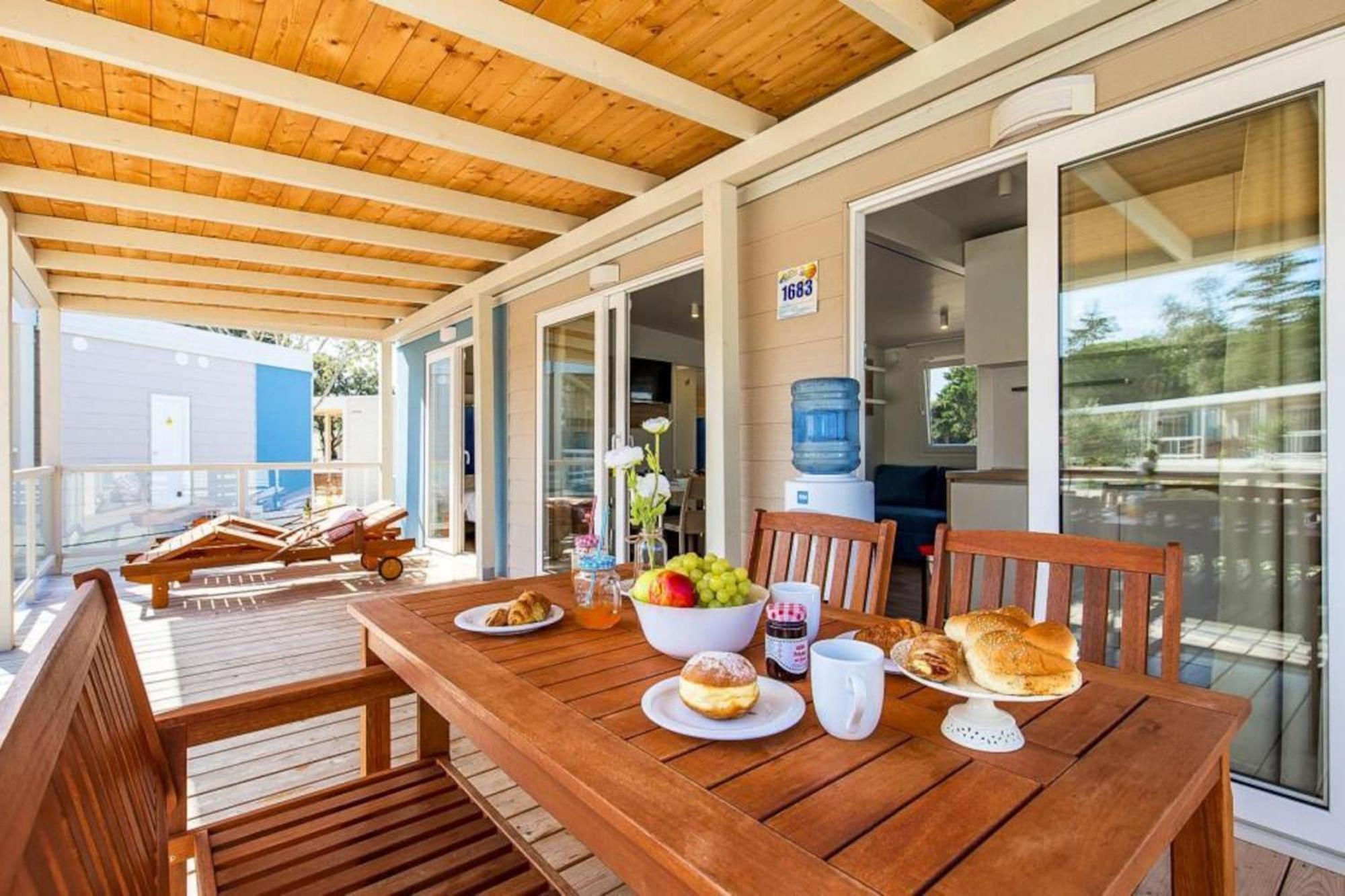 Mobile Home Mediteran Superior By The Pool In Caravan Park Strasko, 노바야 외부 사진