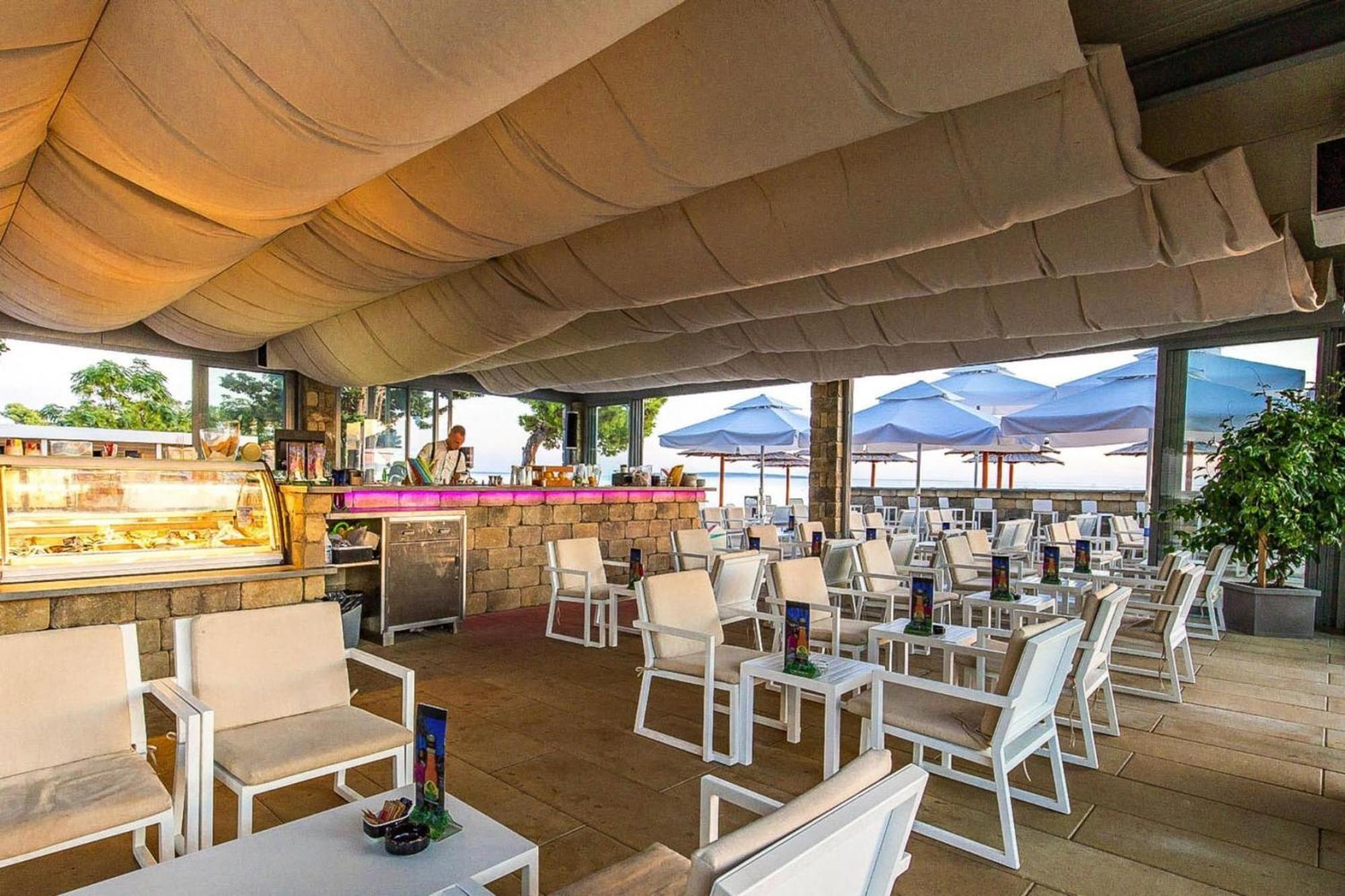 Mobile Home Mediteran Superior By The Pool In Caravan Park Strasko, 노바야 외부 사진